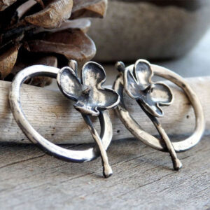 Hoop flower earrings in sterling silver 925, oxidized finish earrings, distressed circle earrings, butterfly closure